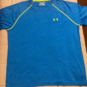Men’s under armour loose heat gear shirt